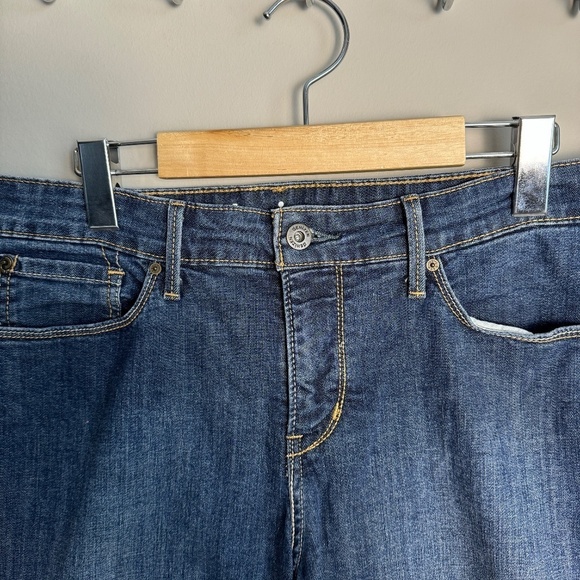 Denizen Levi's Women's Medium Wash Capri Jeans Rolled Hems Blue 14 Stretch Faded - Picture 5 of 16